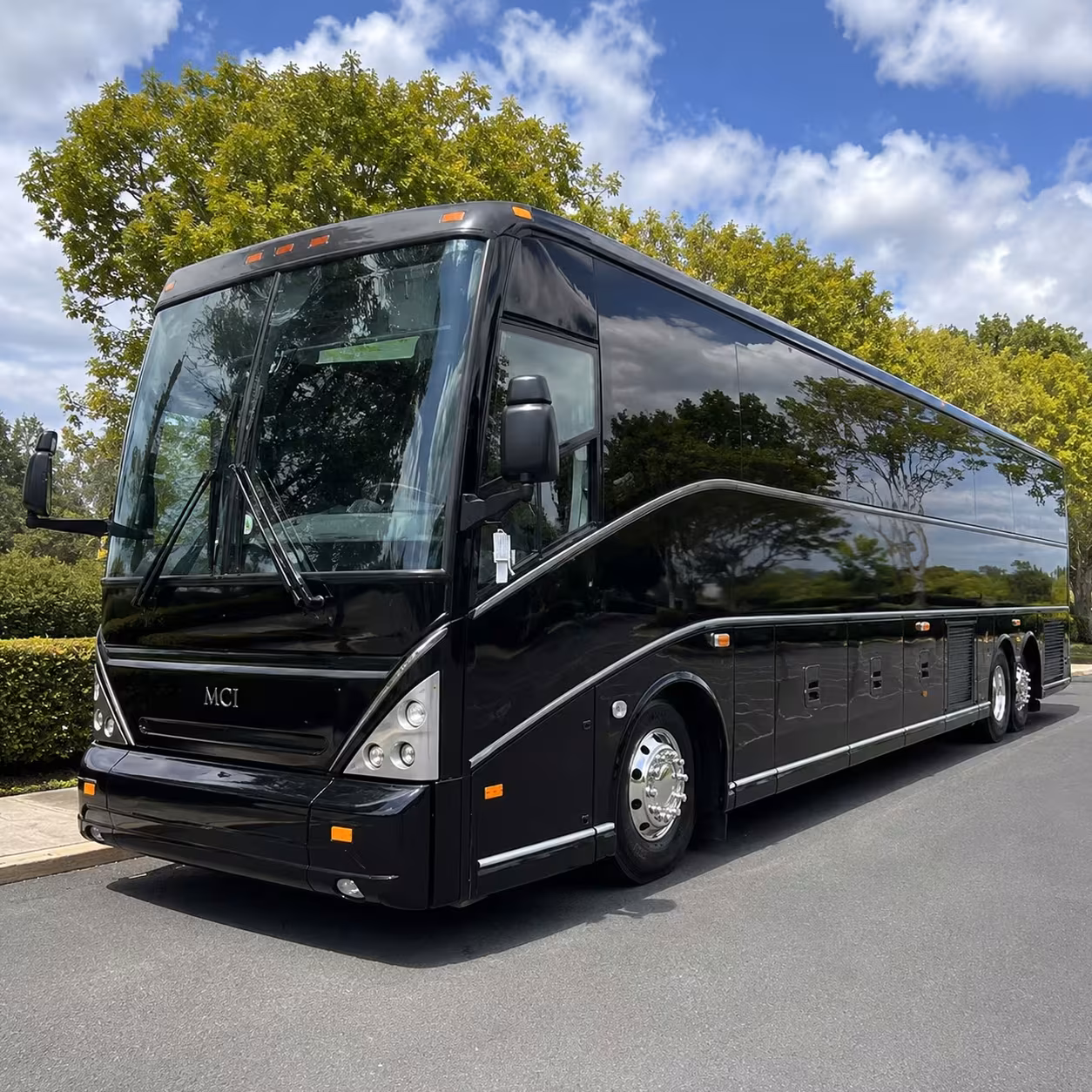 reading charter buses for college and university campus tours